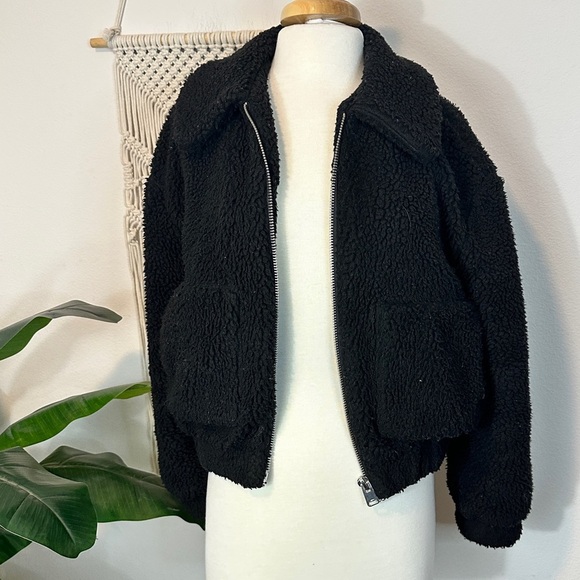 Urban Outfitters Black Sherpa Jacket Size Small - Picture 1 of 6